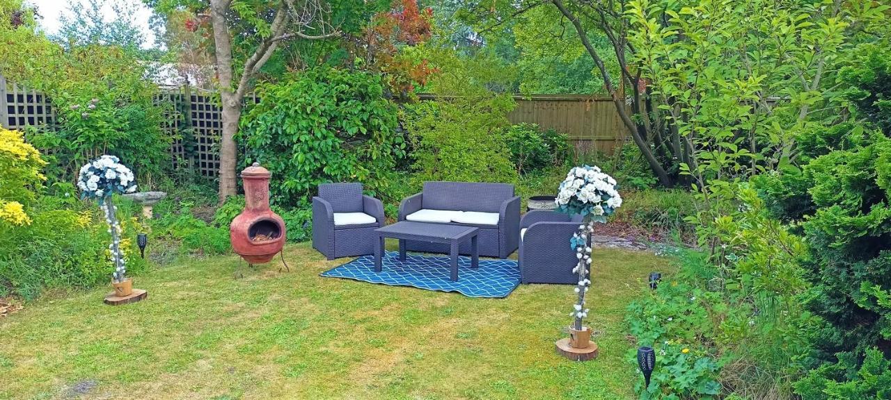 Lions Lodge: Great Location With Hot Tub Ringwood Bagian luar foto
