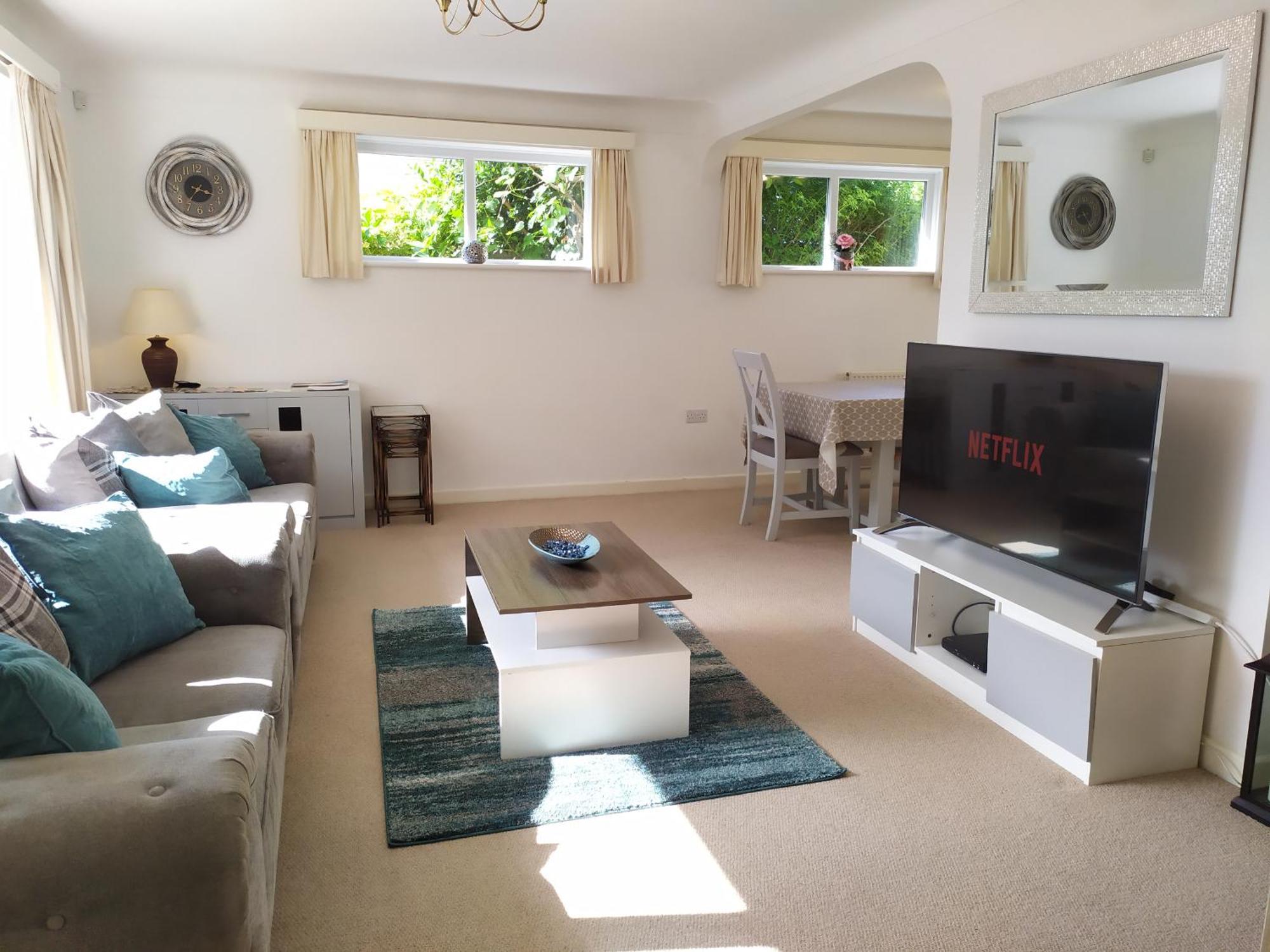 Lions Lodge: Great Location With Hot Tub Ringwood Bagian luar foto