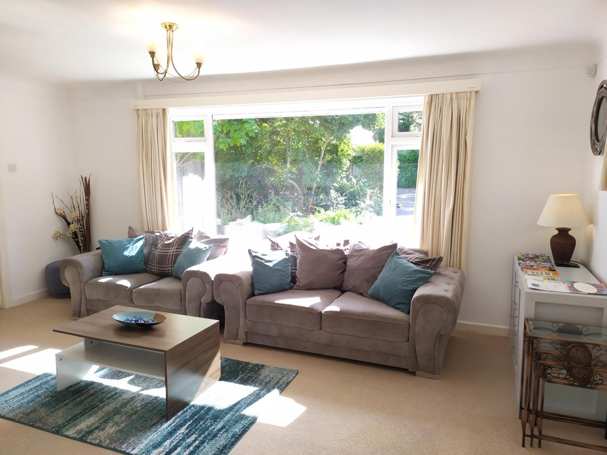 Lions Lodge: Great Location With Hot Tub Ringwood Bagian luar foto
